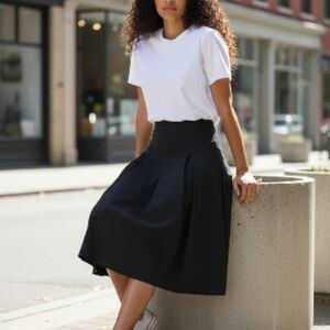Banana Republic elegant Black Midi Skirt with folds side zip up lined